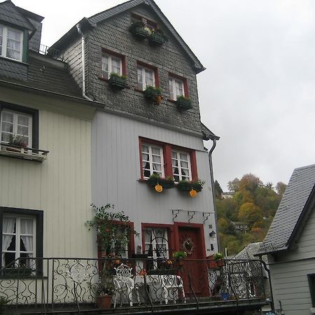Gaestehaus Luise Bed & Breakfast Monschau Exterior photo