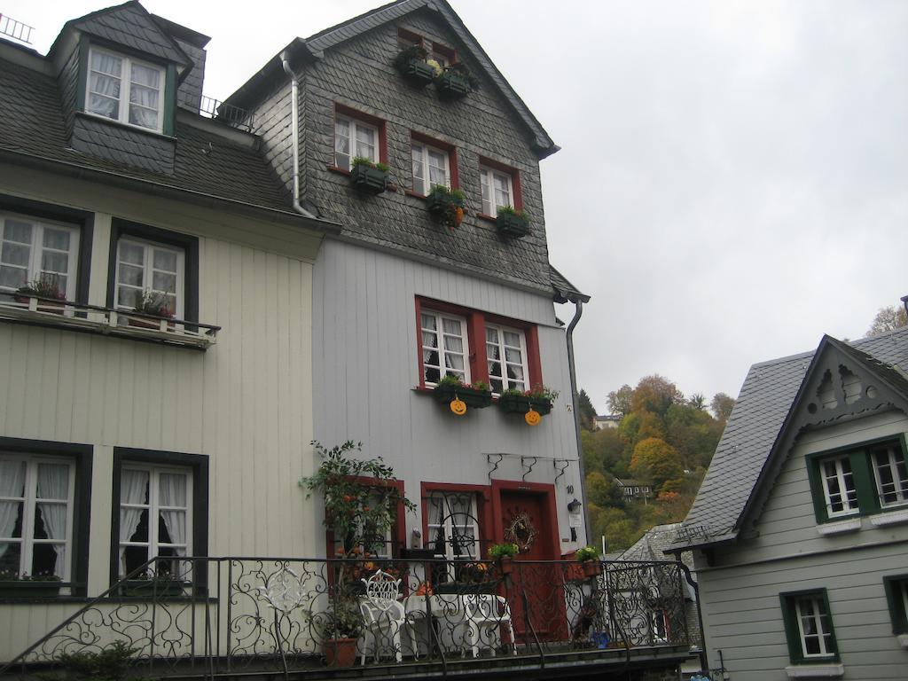 Gaestehaus Luise Bed & Breakfast Monschau Exterior photo