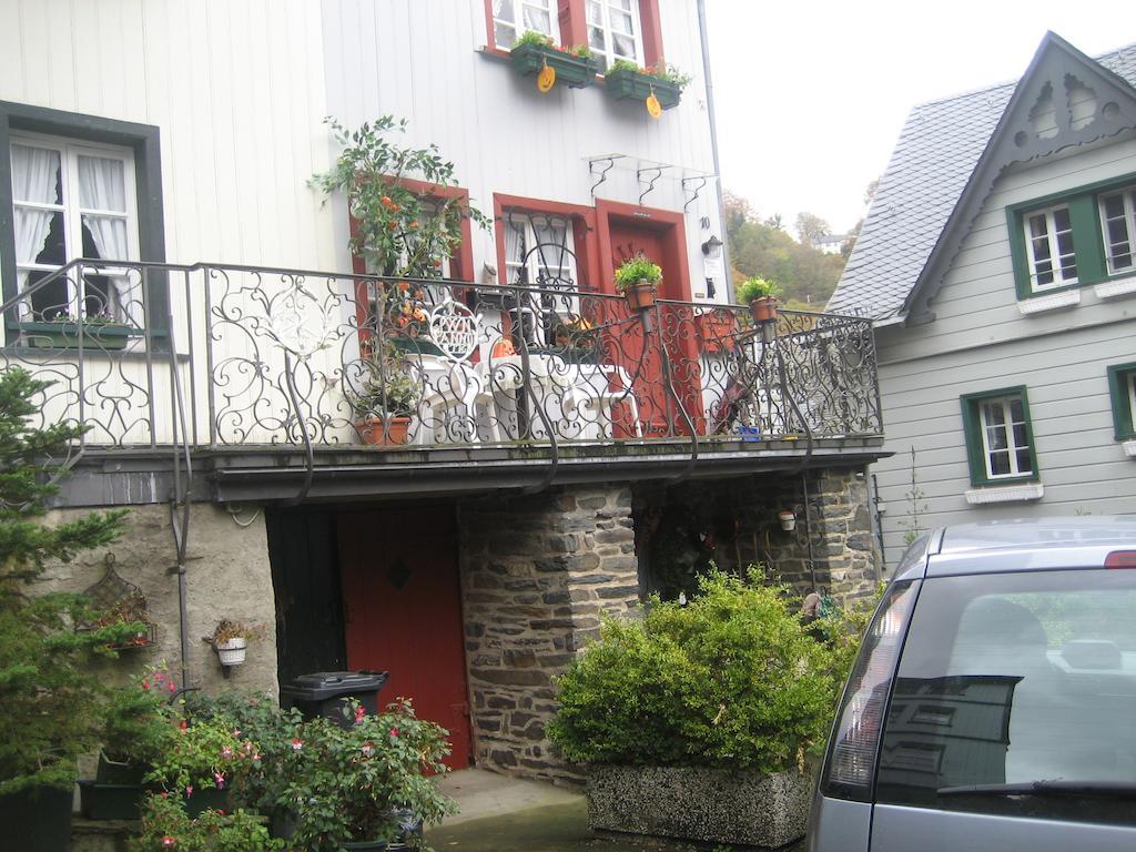 Gaestehaus Luise Bed & Breakfast Monschau Exterior photo